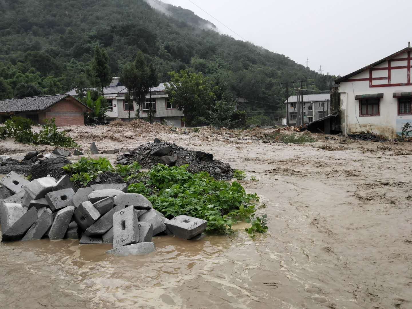 泥石流、山體滑坡等地質(zhì)災(zāi)害時(shí)有發(fā)生